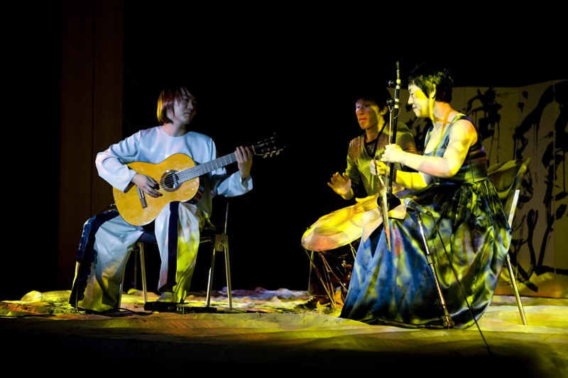Kang Eun-Il playing haegeum (two-string fiddle)